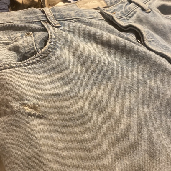 Everlane Cropped Blue Jeans. Good condition. Distressing noted. - Picture 6 of 7